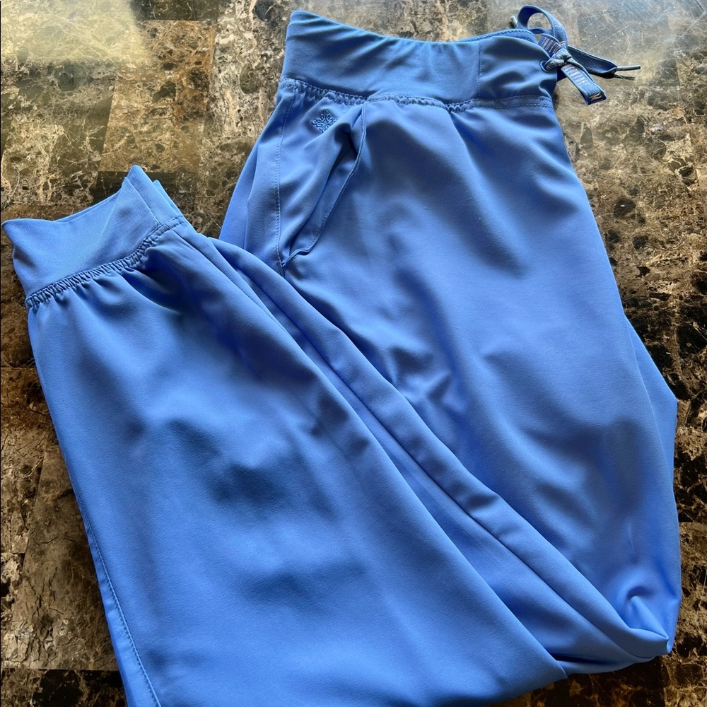 Med Couture Insight Joggers & Touch V neck Scrub top